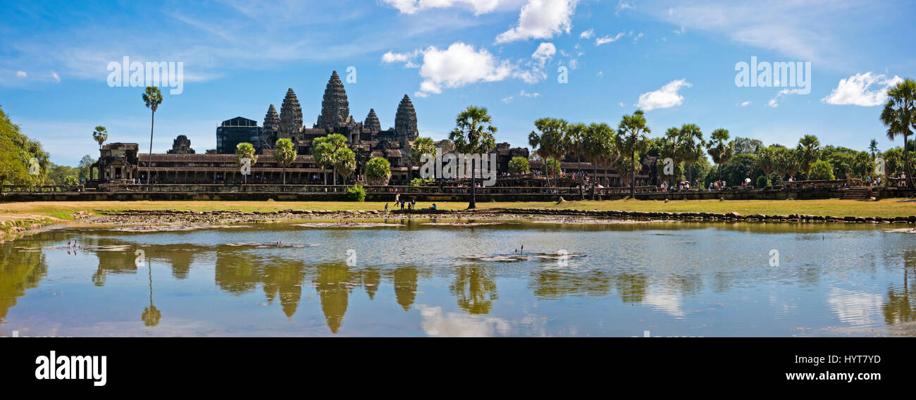 Vue panoramique horizontal (3 photo) voir d'Angkor Wat au Cambodge. Banque D'Images