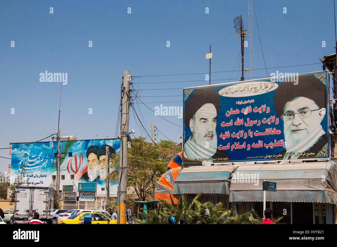 KASHAN, IRAN - août 13, 2016 : les panneaux publicitaires montrant la propagande pour les deux dirigeants de la Cour suprême de la République islamique d'Iran, Sayyed Ali Hosseini Khamene Banque D'Images