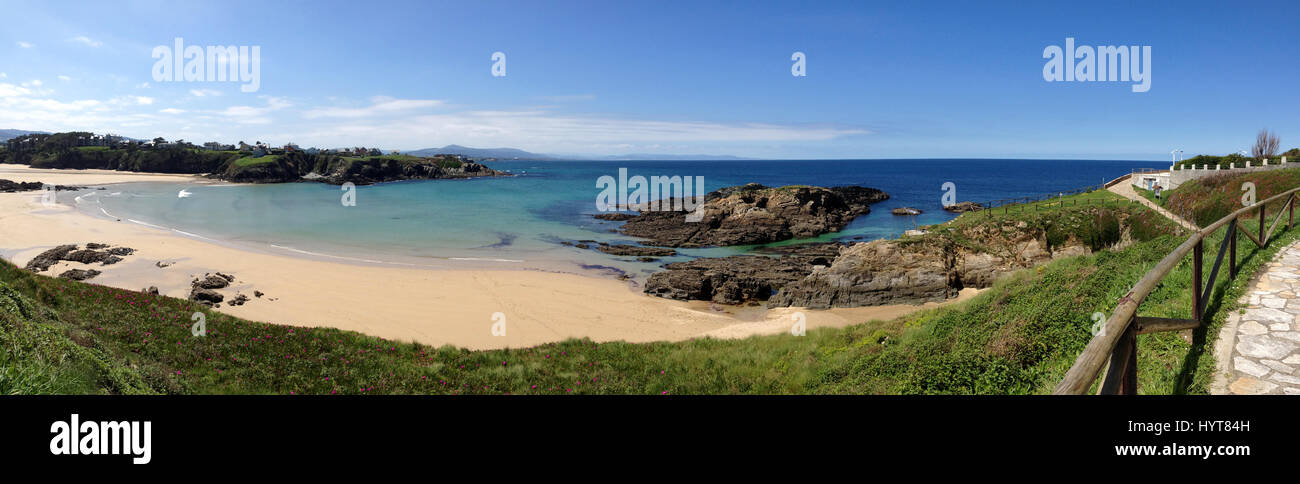 Vue panoramique sur la plage à Tapia de Casariego, Asturias - Espagne Banque D'Images