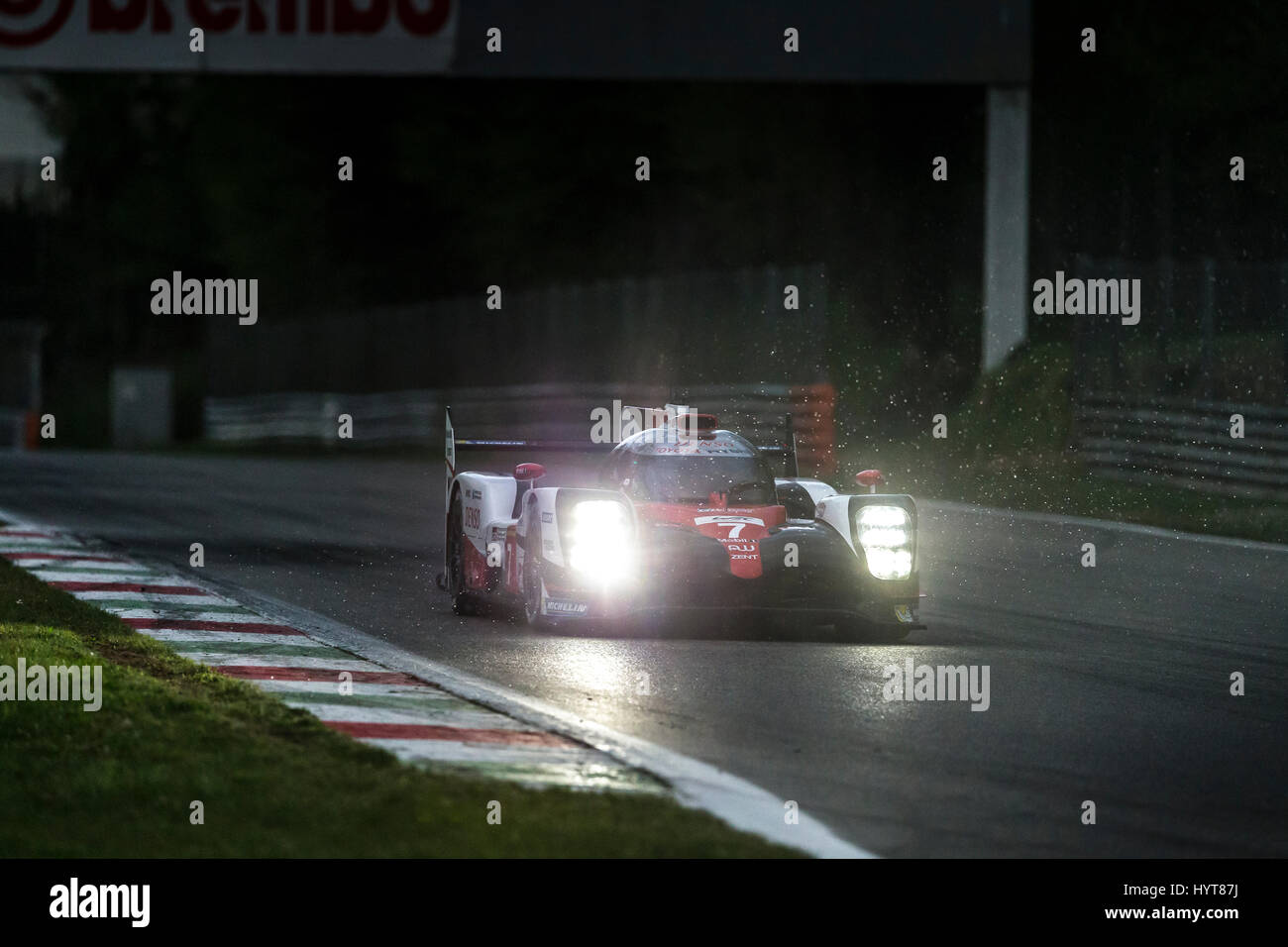 Monza, Italie - 01 Avril 2017 : Toyota TS050 hybride de Toyota - Gazoo Racing Team, conduite par M. Conway et K. Kobayashi et Y. Kunimoto au cours de la FIA Banque D'Images