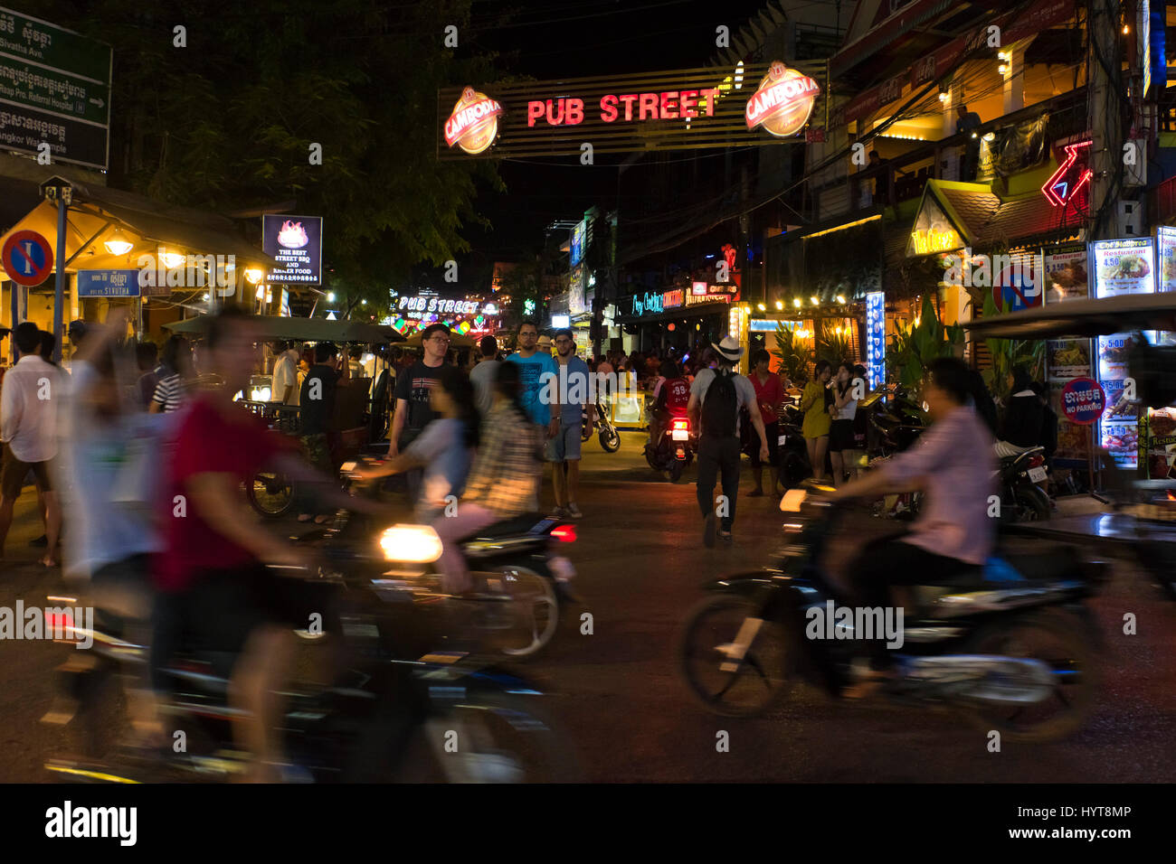 Vue horizontale de la scène de nuit à la rue Pub à Siem Reap, Cambodge. Banque D'Images