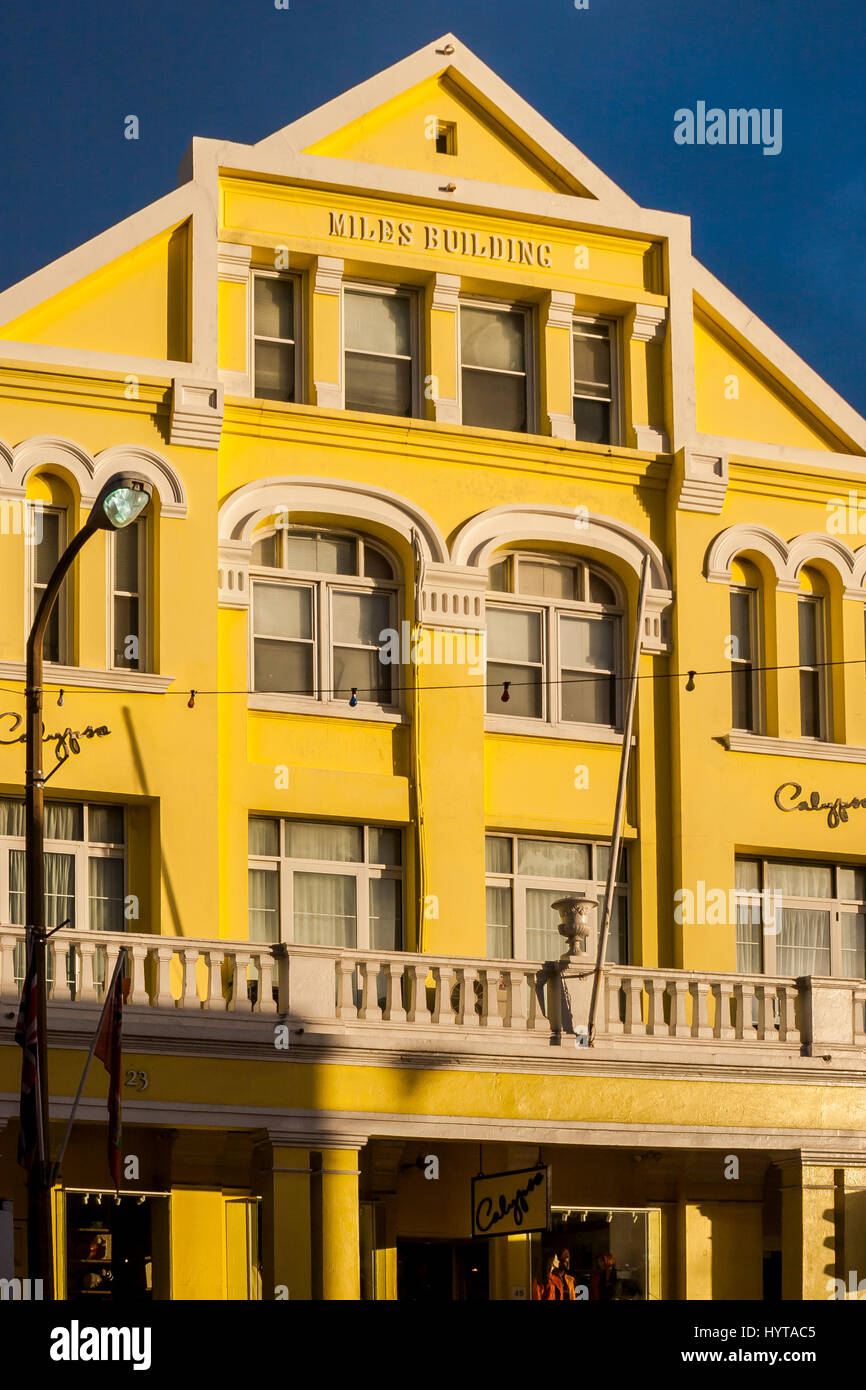 Façade jaune de bâtiment de style colonial à Hamilton Banque D'Images