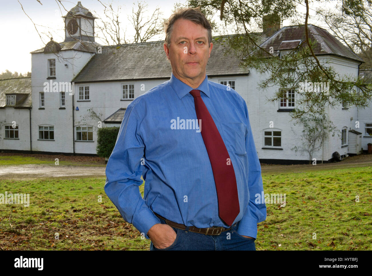 Le comte de cardigan à son domicile dans le lodge (blanc peint) et en face de la maison familiale de tottenham siège également le bloc stable Banque D'Images