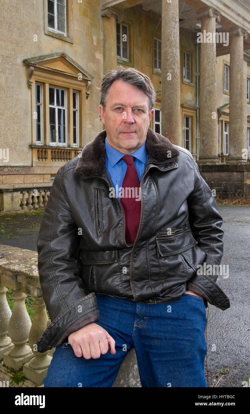 Le comte de Cardigan à son domicile dans le Lodge (blanc peint) et en face de la maison familiale de Tottenham siège également le bloc stable Banque D'Images