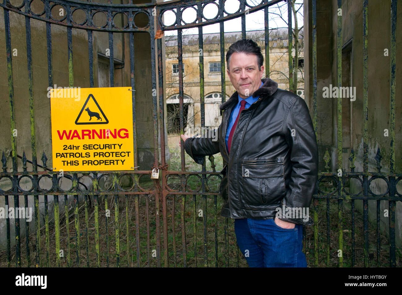 Le comte de Cardigan à son domicile dans le Lodge (blanc peint) et en face de la maison familiale de Tottenham siège également le bloc stable Banque D'Images