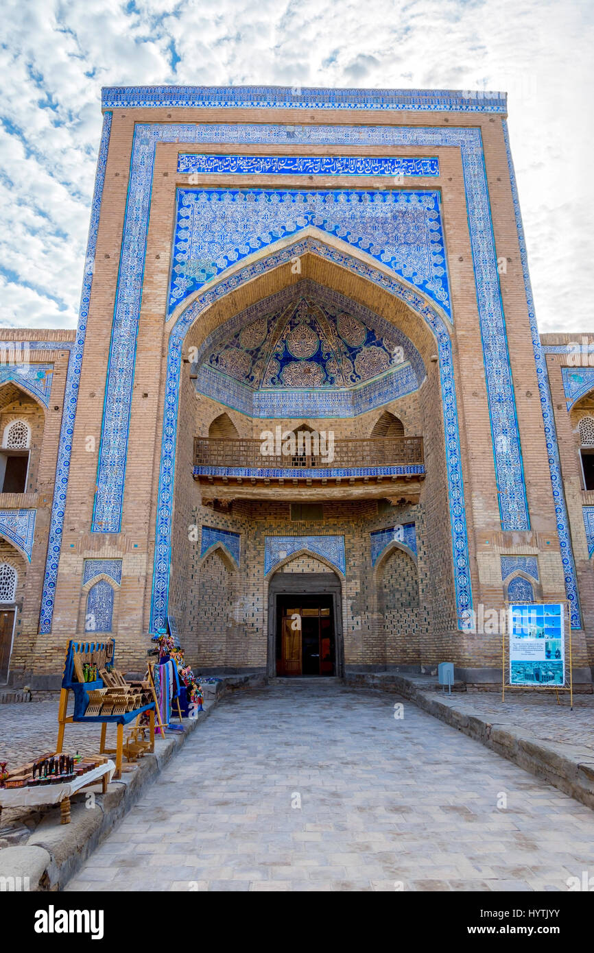 Entrée de l'ancienne ornementation madrassa dans la vieille ville de Khiva, Ouzbékistan Banque D'Images