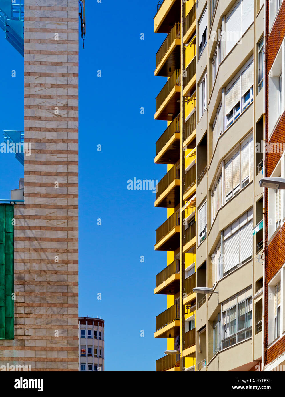 Les bâtiments modernes à proximité du bord de mer, dans une ville de Santander en Cantabrie au Nord de l'Espagne Banque D'Images