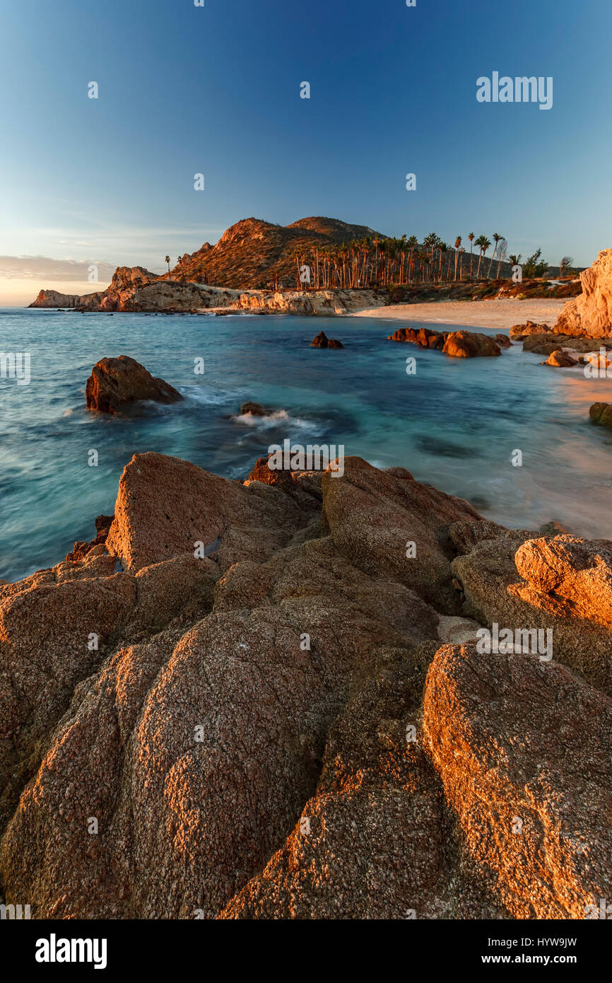 Rock formation et la mer, Playa Chileno, Cabo San Lucas, Baja California Sur, Mexique Banque D'Images