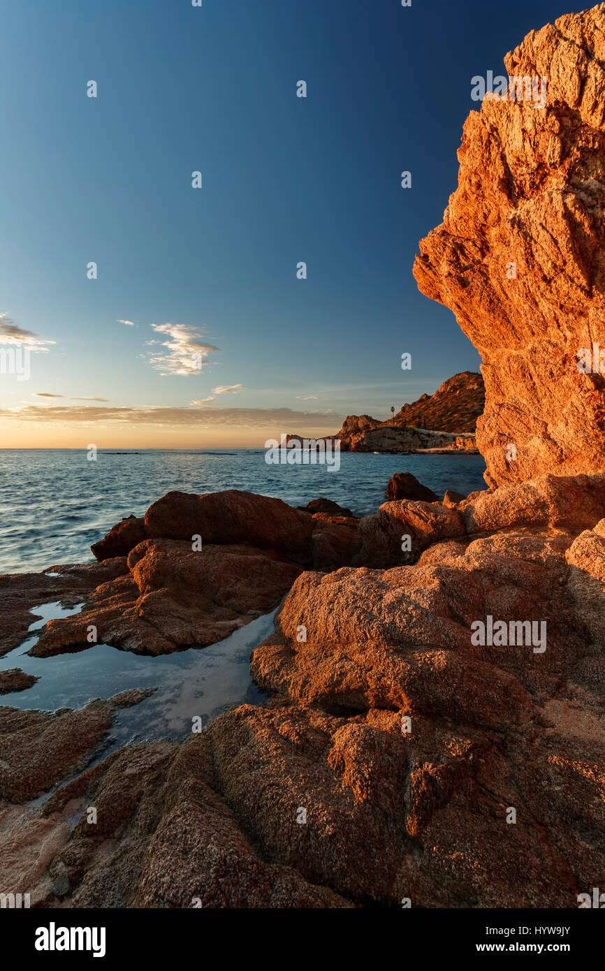 Rock formation et la mer, Playa Chileno, Cabo San Lucas, Baja California Sur, Mexique Banque D'Images