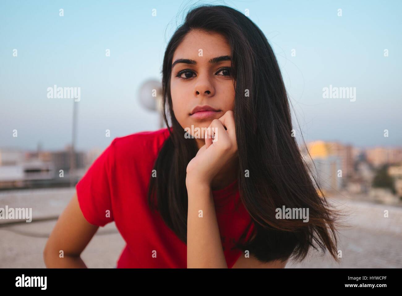 Document - Aranya Johar, 18 ans, élève de Mumbai est photographié à Mumbai, Inde, 15 mars 2017. Avec des mots clairs concernant le débat sur les questions de genre la jeune femme est présente dans les médias sociaux à travers le monde. (À L'ATTENTION DES RÉDACTEURS : EDITORIAL N'UTILISER QUE DANS LE CADRE DES RAPPORTS DE CRÉDIT OBLIGATOIRE : 'Tanay Kadel/dpa') Photo : Tanay Kadel/dpa Banque D'Images