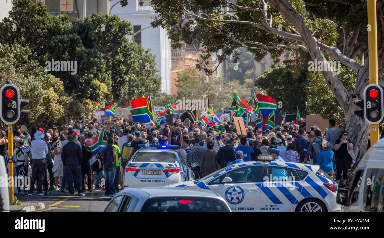 Cape Town, Afrique du Sud, 7 avril 2017, manifestation publique mars au Parlement pour le Président Zuma à l'étape vers le bas, le Crédit : Mo Bassa/Alamy Live News Banque D'Images