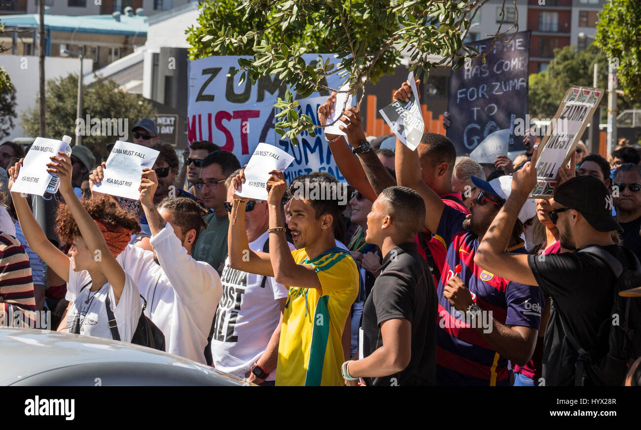 Cape Town, Afrique du Sud, 7 avril 2017, manifestation publique mars au Parlement pour le Président Zuma à l'étape vers le bas, le Crédit : Mo Bassa/Alamy Live News Banque D'Images