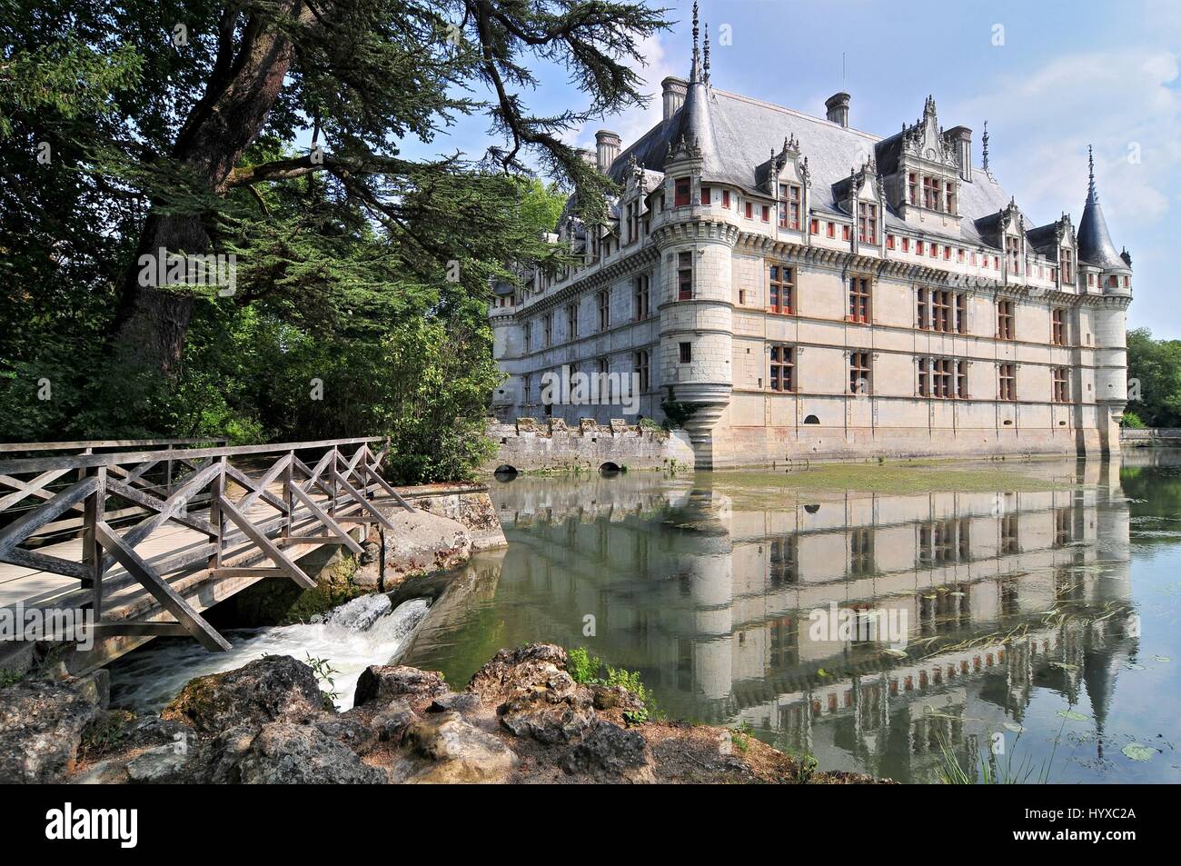 Chateau d'Azay-le-Rideau et réflexion paisible c'est l'un des premiers châteaux de la Renaissance française et la liste comme un UNESCO World Heritage site. Banque D'Images