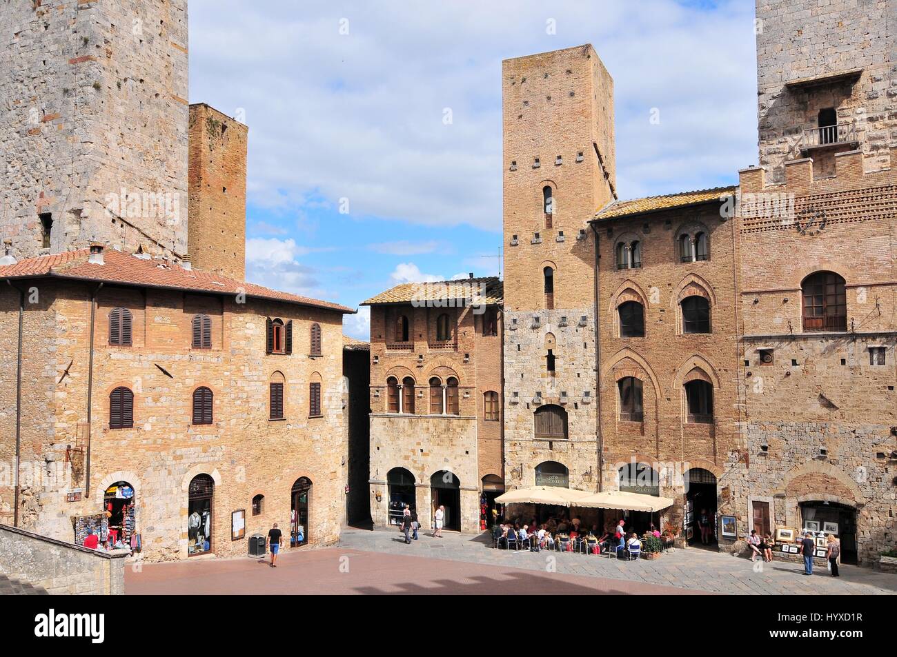 Le Torri Salvucci, Palazzo del Podesta et Torre Grossa, Piazza del Duomo, San Gimignano, Toscane, Italie Banque D'Images