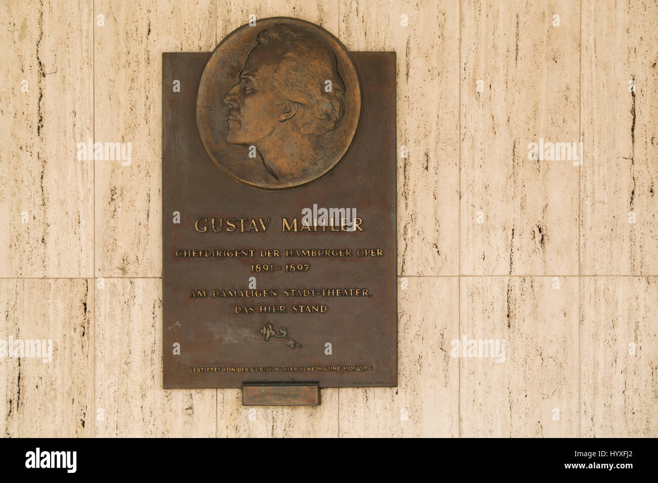 Plaque en l'honneur de Gustav Mahler à Hambourg, Allemagne. Le compositeur classique a été l'orchestre de l'Opéra de Hambourg entre 1981 et 1897. Banque D'Images