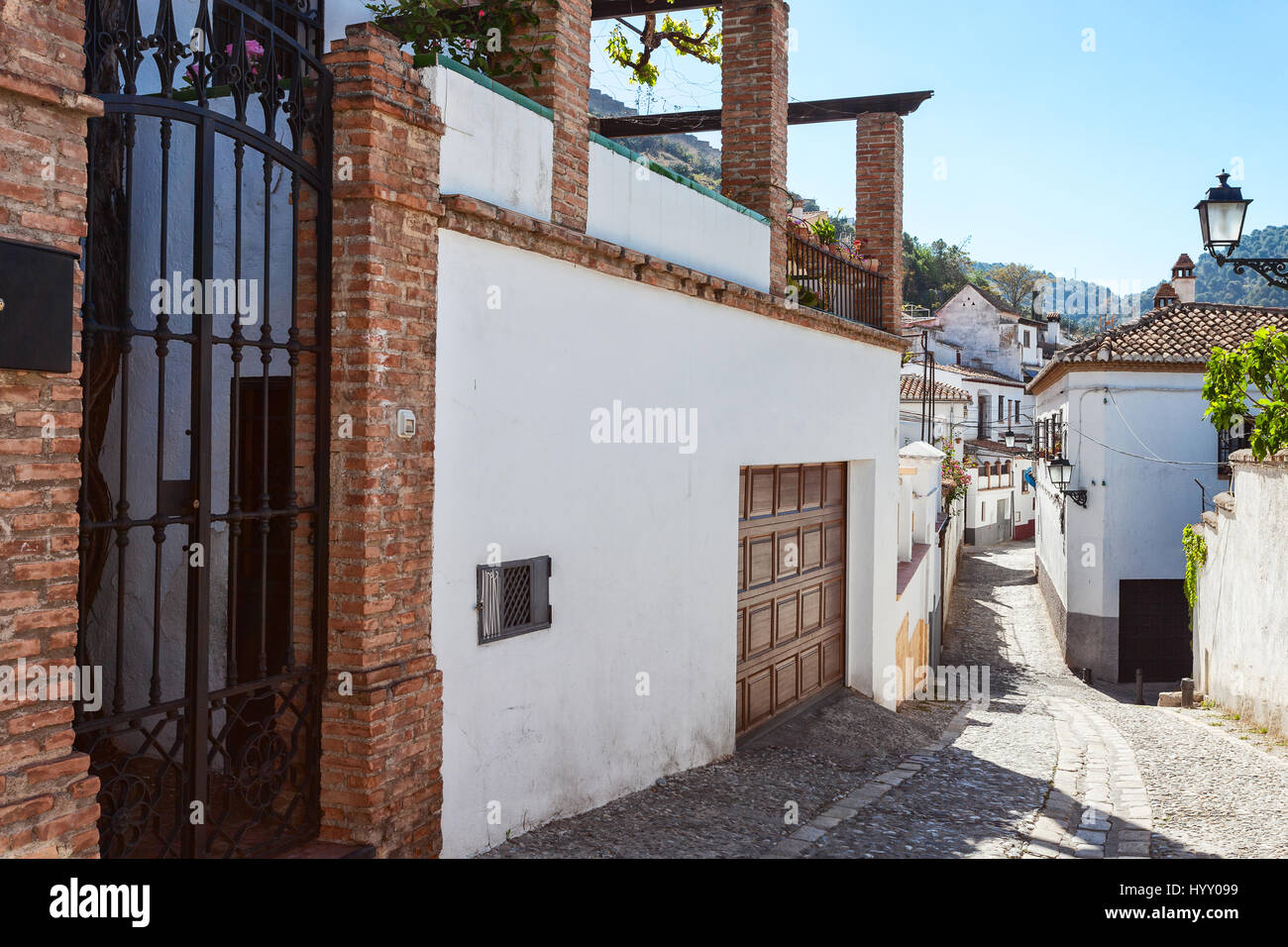 Rue typique de l'Albaicin, Grenade, Espagne. Banque D'Images
