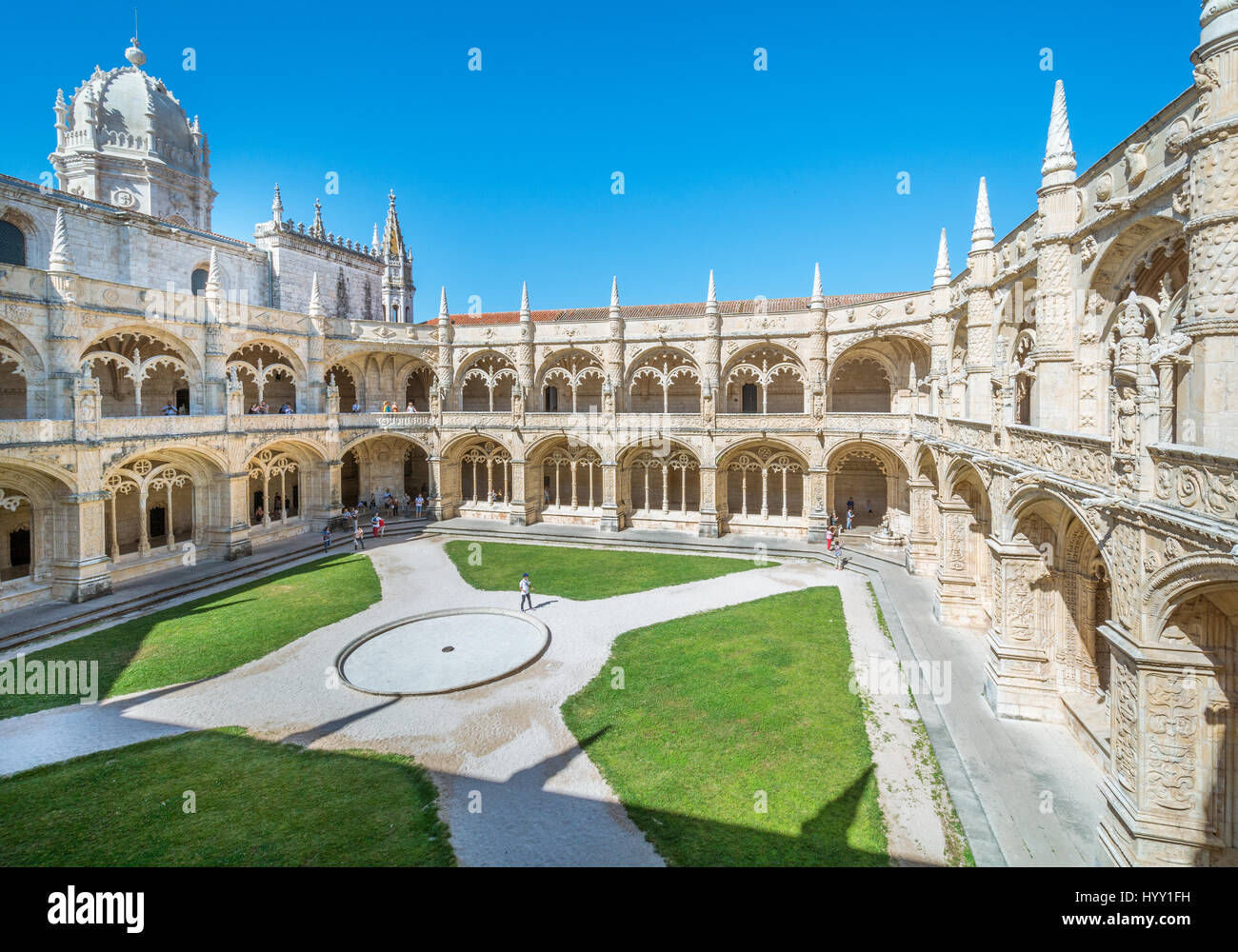 En vue du cloître du Monastère des Hiéronymites à Lisbonne, 06-29-2016 Banque D'Images