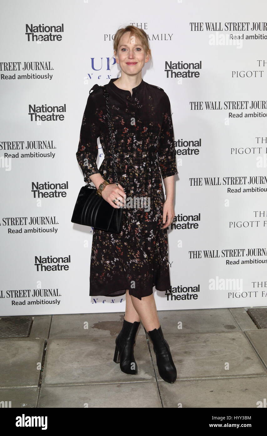 Les arrivées de célébrité pour le dîner annuel du Théâtre National, mettre en valeur et de vente aux enchères pour lever des fonds pour le ministère de l'apprentissage du Théâtre National comprend : Hattie Morahan Où : London, Royaume-Uni Quand : 07 Mars 2017 Banque D'Images