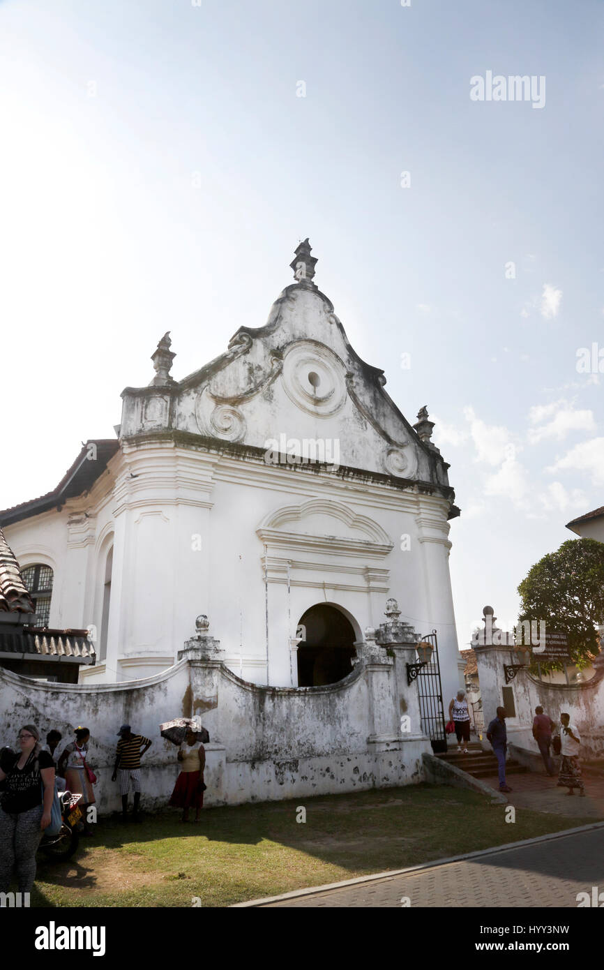 Galle Sri Lanka Galle Fort Eglise néerlandaise réformée construite autour de 1755 habitants et les touristes à l'extérieur Banque D'Images
