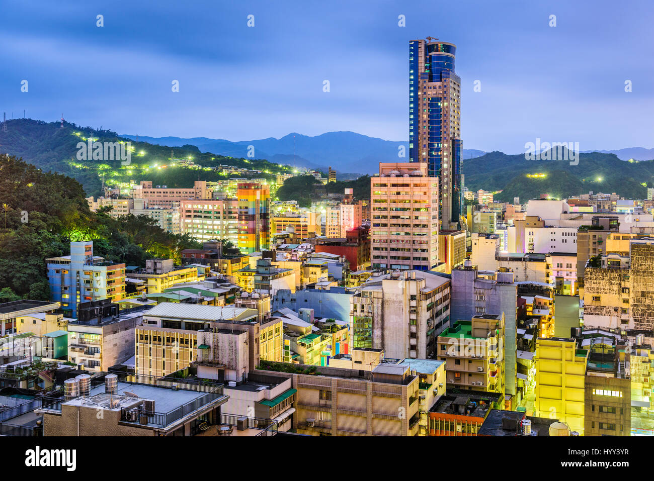 Ville de Keelung, Taïwan skyline au crépuscule. Banque D'Images