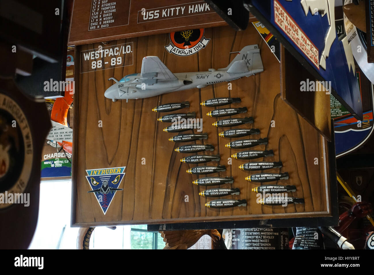 Une plaque montrant les membres de l'escadron au National Naval Air Museum, Pensacola, Floride Banque D'Images