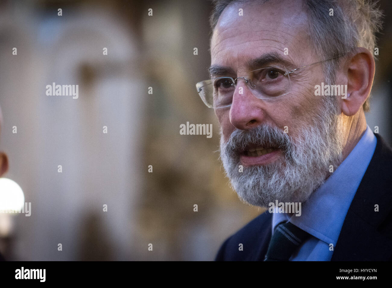 Rome, Italie. 07Th avr, 2017. Riccardo Di Segni lors de la visite officielle à la Synagogue de Rome par le ministre de l'intérieur Marco Minniti. Credit : Andrea Ronchini/Pacific Press/Alamy Live News Banque D'Images