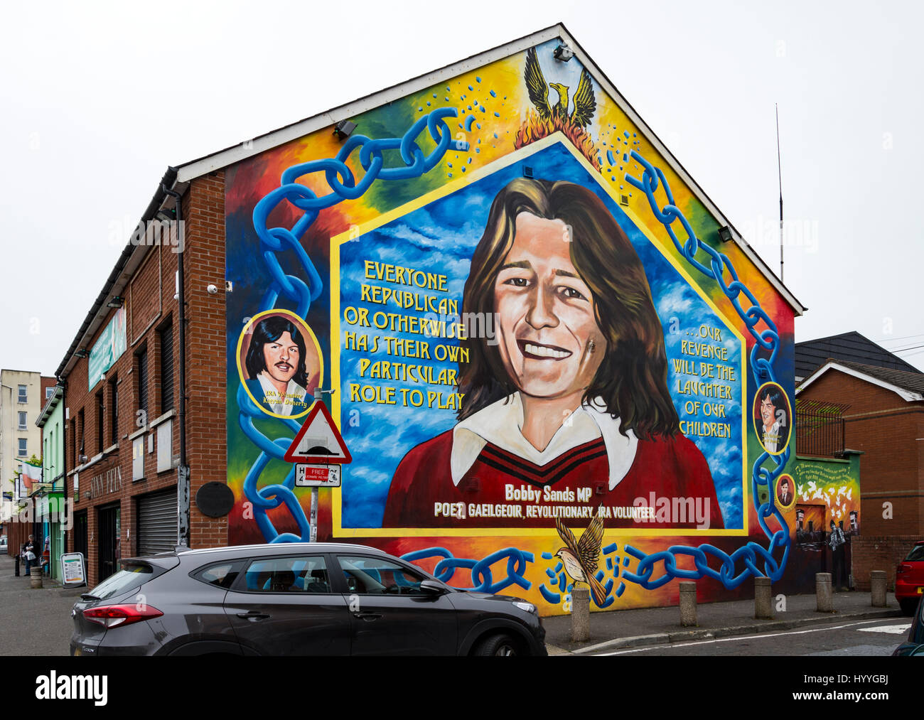 Photo murale représentant Bobby Sands, sur le côté de l'office de Sinn Féin, Falls Road, Belfast, County Antrim, Northern Ireland, UK Banque D'Images