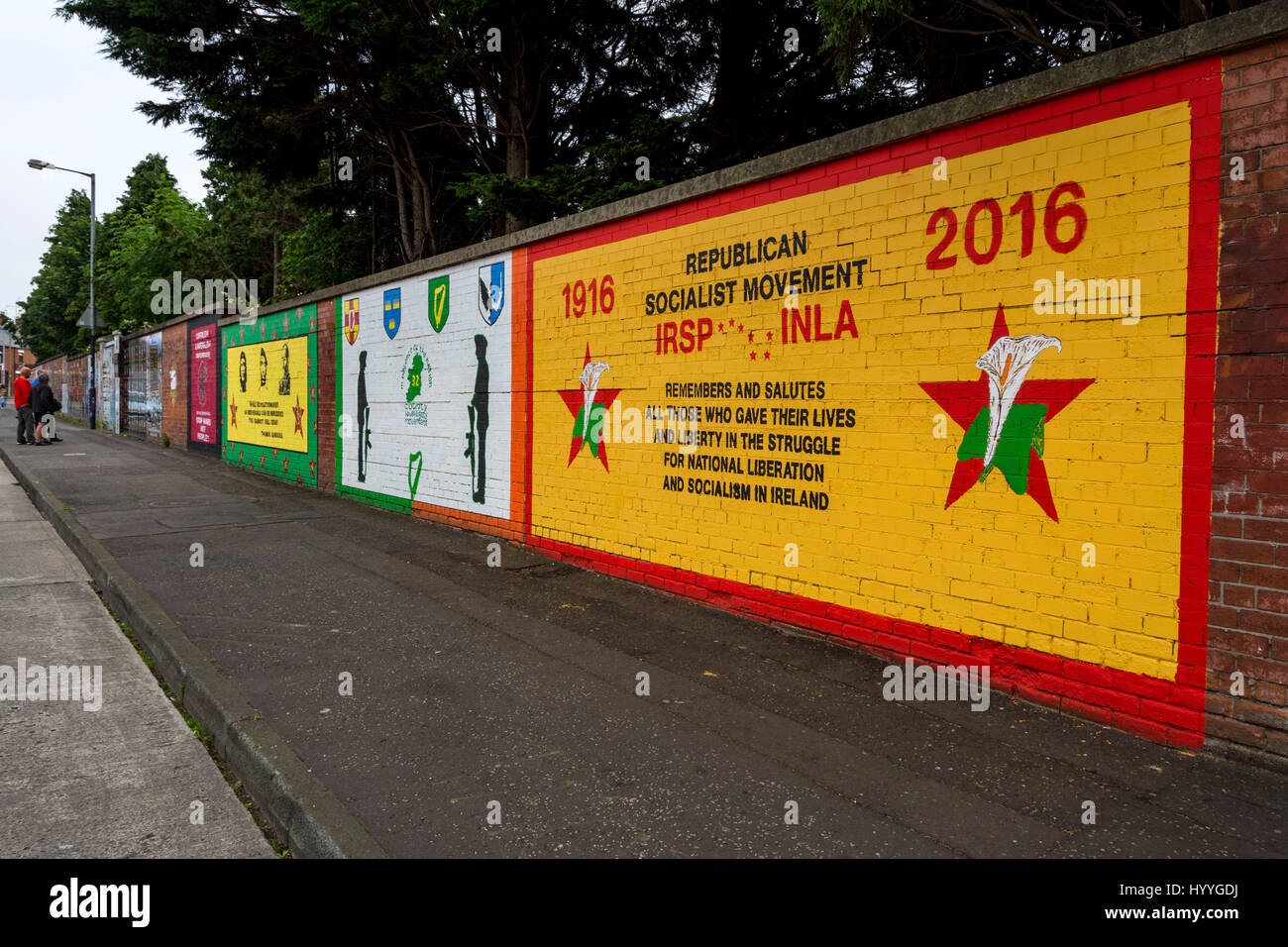 Les muraux sur Beechmount Avenue, off la Falls Road, Belfast, County Antrim, Northern Ireland, UK Banque D'Images