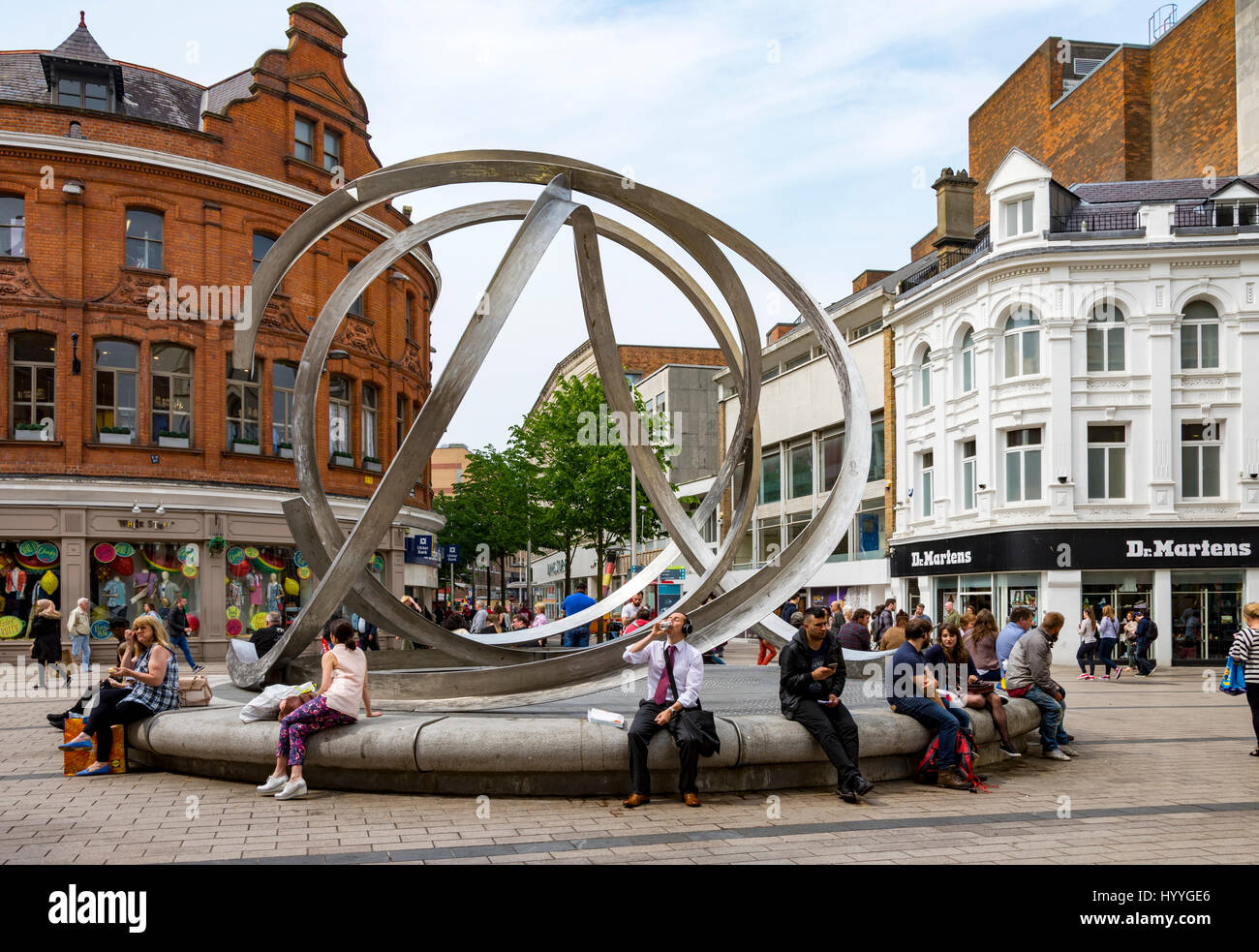 'L'esprit de la sculpture de Belfast, de Dan George, Arthur Square, Belfast, County Antrim, Northern Ireland, UK Banque D'Images