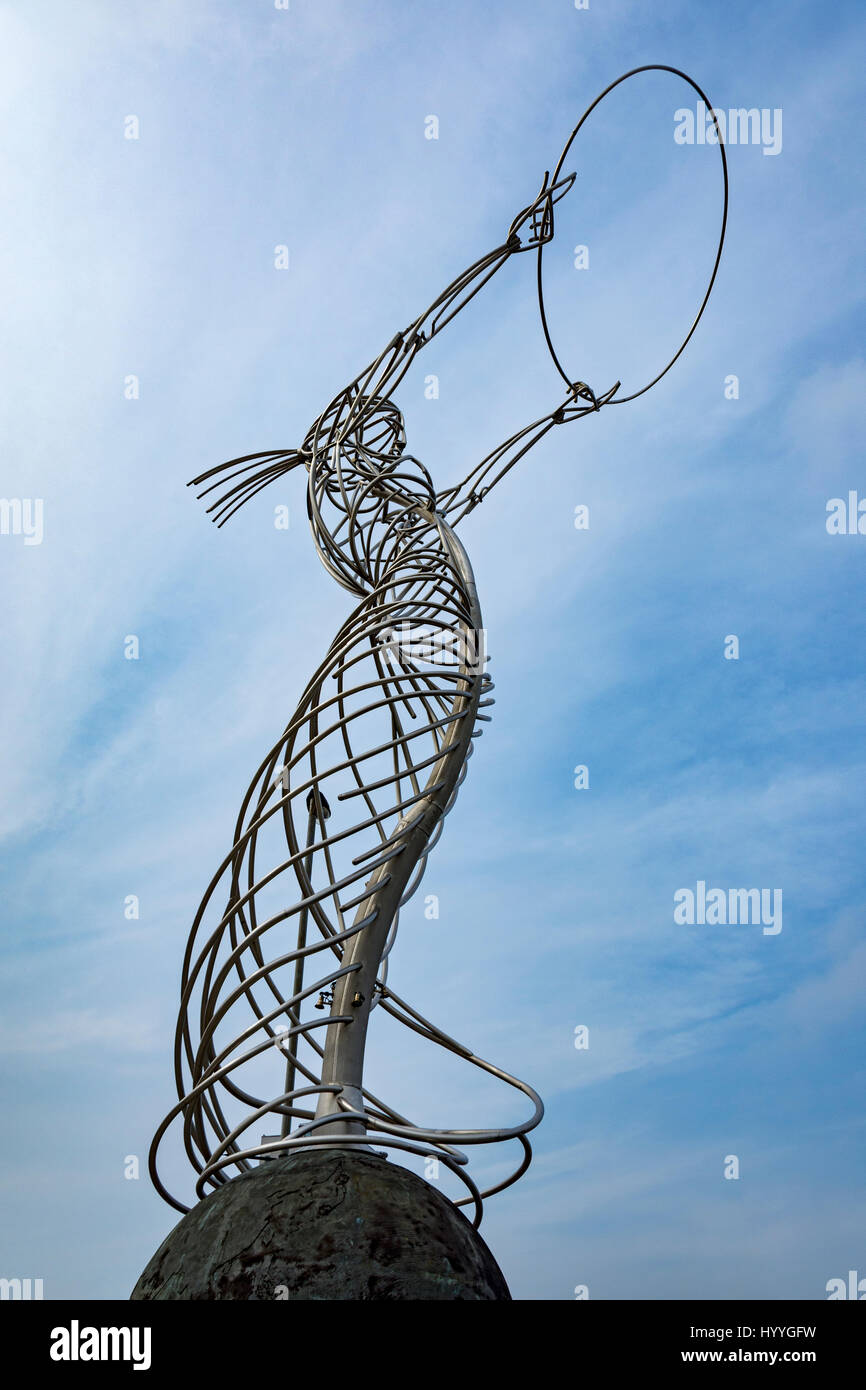 'Espoir', une sculpture par Andy Scott, Thanksgiving Square, Belfast, County Antrim, Northern Ireland, UK Banque D'Images