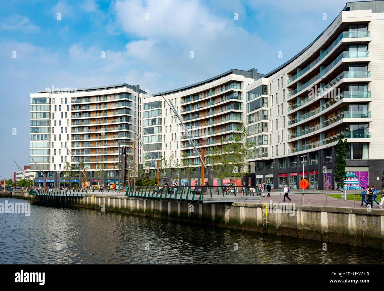 Les immeubles à appartements, Belfast Harbour Marina, Titanic Quarter, Belfast, County Antrim, Northern Ireland, UK Banque D'Images