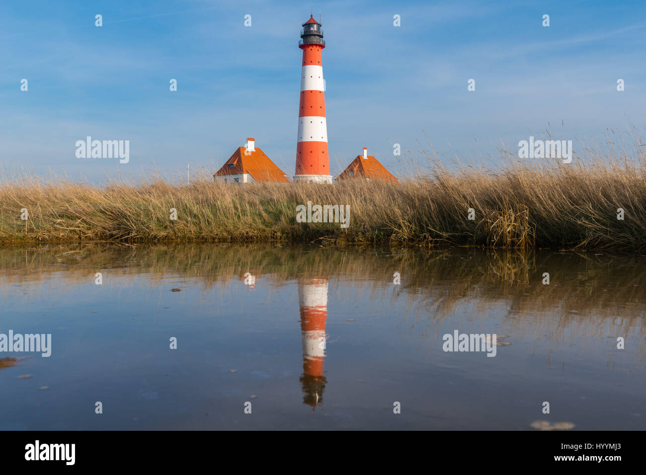 Allemagne les plus célèbre phare Westerheversand dans les marais salés de la mer du Nord. Westerhever, Frise du Nord, Schleswig-Holstein, Allemagne Banque D'Images