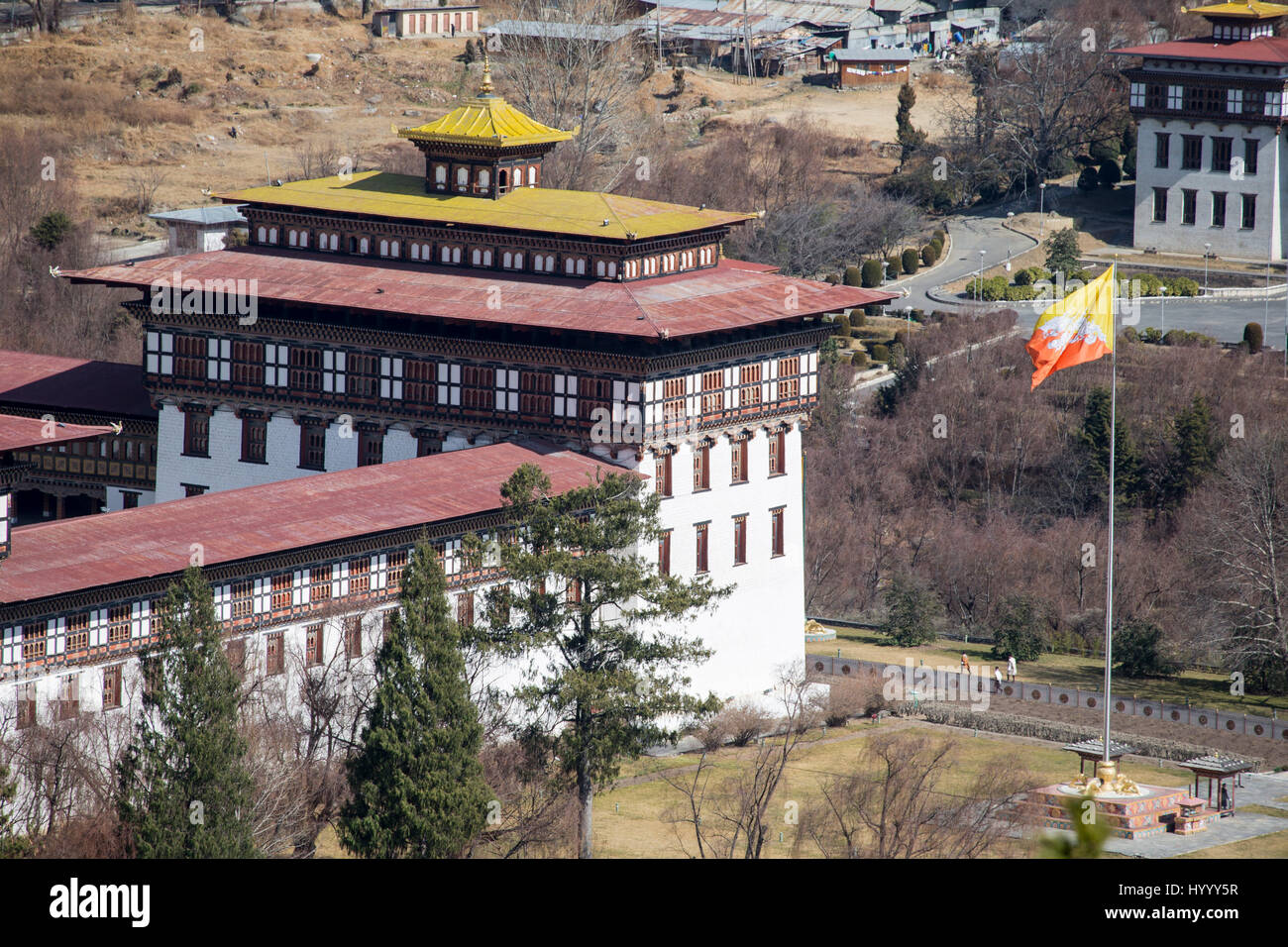 Tashichho Dzong à Thimpu avec drapeau bhoutanais (Bhoutan) Banque D'Images