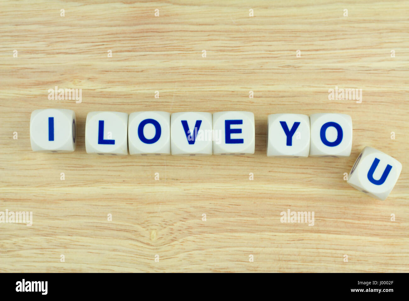 Je vous aime Alphabet Blocks sur fond de surface en bois Banque D'Images