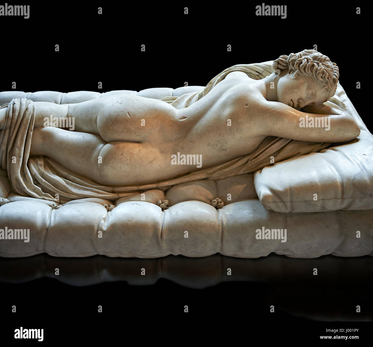 Dormir Hermaphroditus, l'Hermaphrodite Borghèse. Une vie ancienne taille 2e siècle statue romaine sculpté en marbre grec, le Musée du Louvre, Paris Banque D'Images
