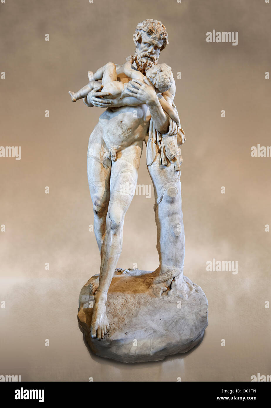 Silène (Faune aux romains) et de l'enfant ( Dionysos, Bacchus pour les romains). 1er - 2e siècle statue romaine, Inv MR 366 ( ou 437 Ma), le Musée du Louvre Banque D'Images