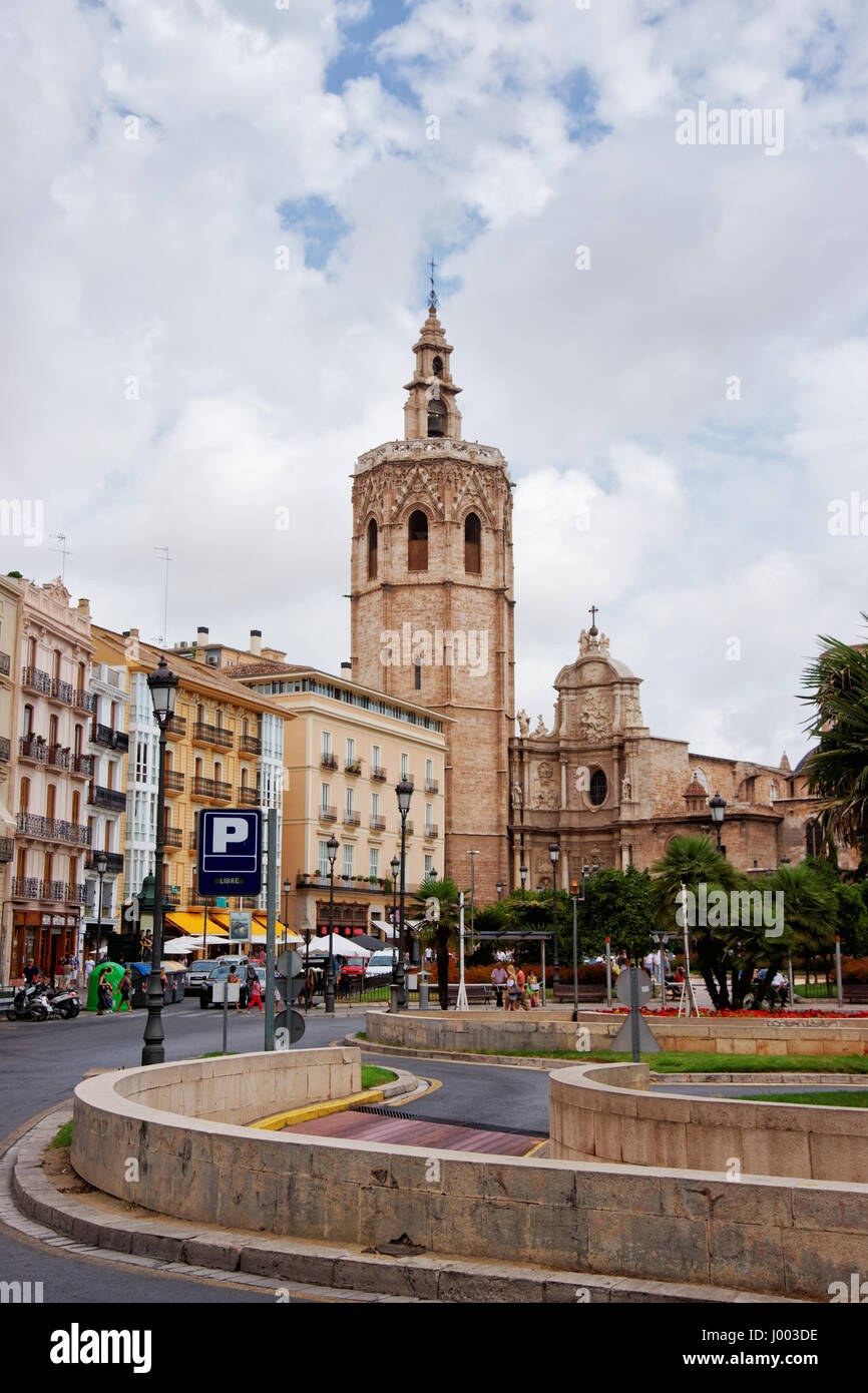 Cathédrale Métropolitaine et tour Micalet dans le vieux centre-ville de Valence, Espagne Banque D'Images