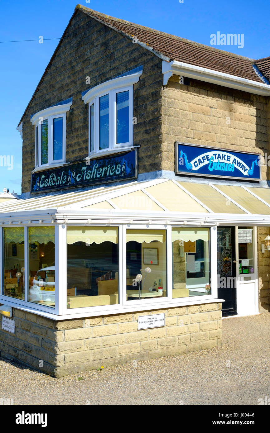 Les poissons et les pêches Eskdale Chip shop et restaurant à tours près de Whitby, North Yorkshire Angleterre Banque D'Images