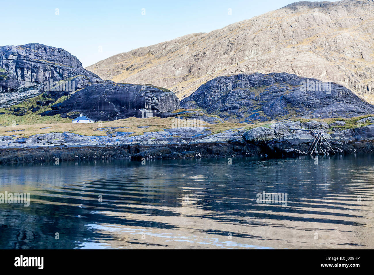 L'embarcadère à la tête du Loch Scavaig (Loch na Cuilce), avec des clients en attente pour la collecte. L'île de Skye à son meilleur. Banque D'Images