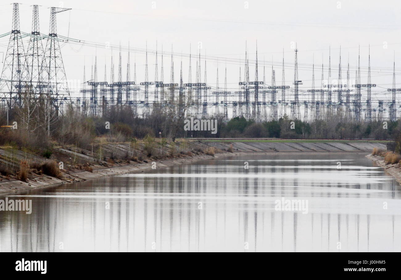 Tchernobyl. 5ème apr 2017. Photo prise le 5 avril 2017 montre un canal à Tchernobyl, en Ukraine. Le gouvernement ukrainien a récemment déclaré le territoire autour de Tchernobyl comme réserve de biosphère en raison de la faune dans la zone abandonnée est florissante, sans présence humaine. Crédit : Chen Junfeng/Xinhua/Alamy Live News Banque D'Images