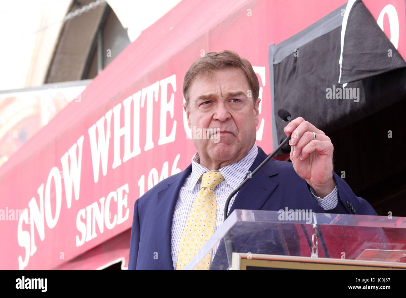 Los Angeles, CA, USA. 10 Mar, 2017. LOS ANGELES - jan 10 : John Goodman John Goodman à l'Allée des célébrités canadiennes cérémonie étoile sur le Hollywood Walk of Fame Le 10 mars 2017 à Los Angeles, CA : Crédit Hpa/via Zuma Zuma/fil Wire/Alamy Live News Banque D'Images