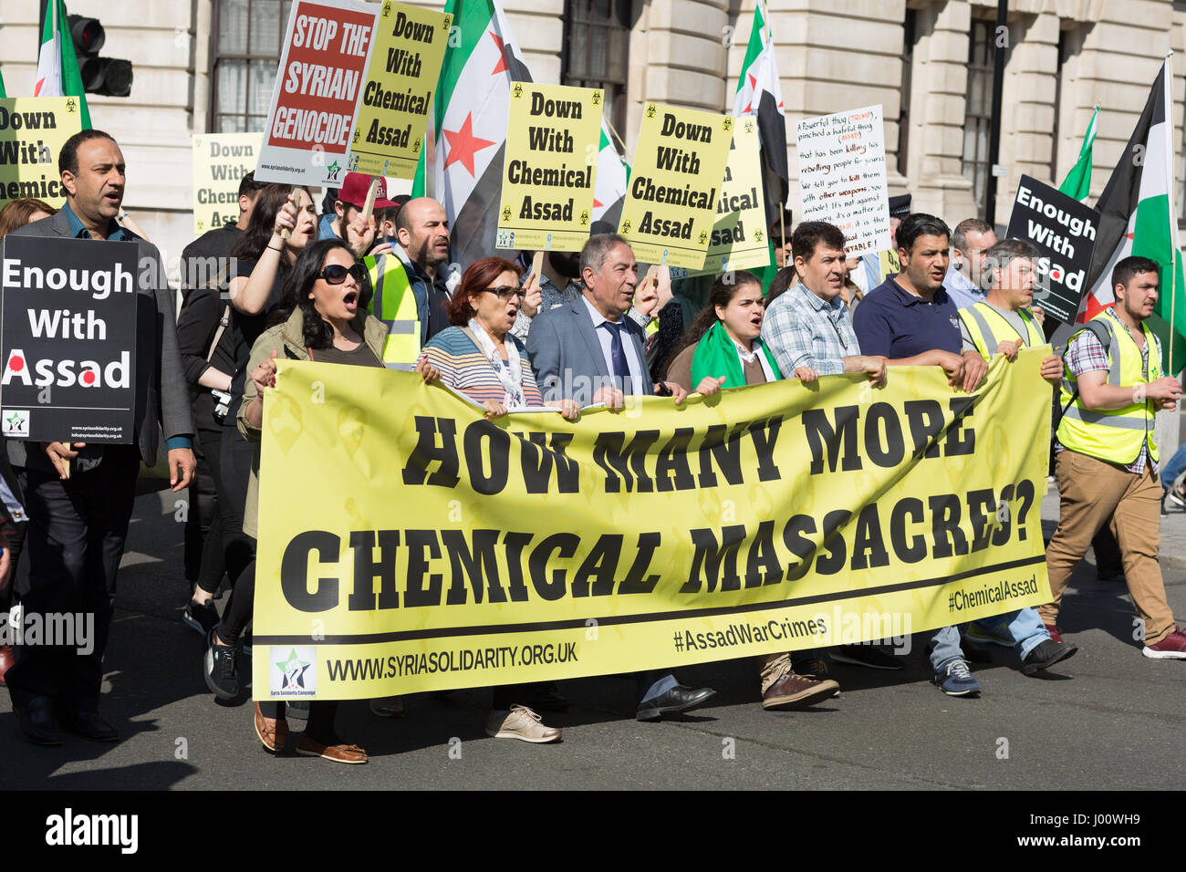 Londres. UK. 8 avril 2017. Les gens marcher en protestation contre le régime Assad et la récente attaque chimique dans Idlibin, la Syrie. Banque D'Images