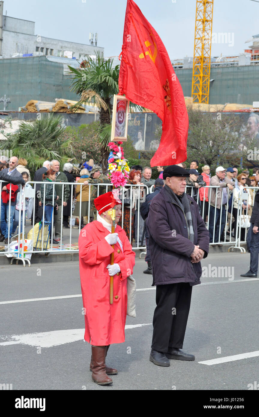 Les participants de la Fédération de Parti ouvrier communiste démonstration pendant un jour du printemps et du travail. Banque D'Images