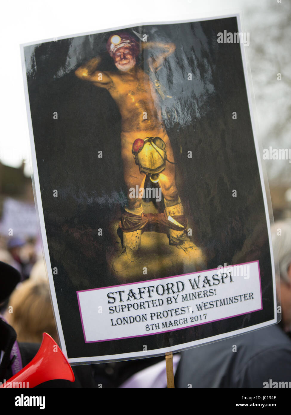 Des femmes de tous les coins du Royaume-uni tenir protester en face du parlement de l'État lutte contre les modifications au régime de pension. Avec : Atmosphère, voir Où : London, Royaume-Uni Quand : 08 Mars 2017 Banque D'Images