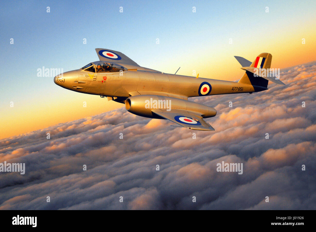 Un Gloster Meteor F.8 jet un ancien combattant de la guerre de Corée en vol au dessus de Musson, NSW. Banque D'Images