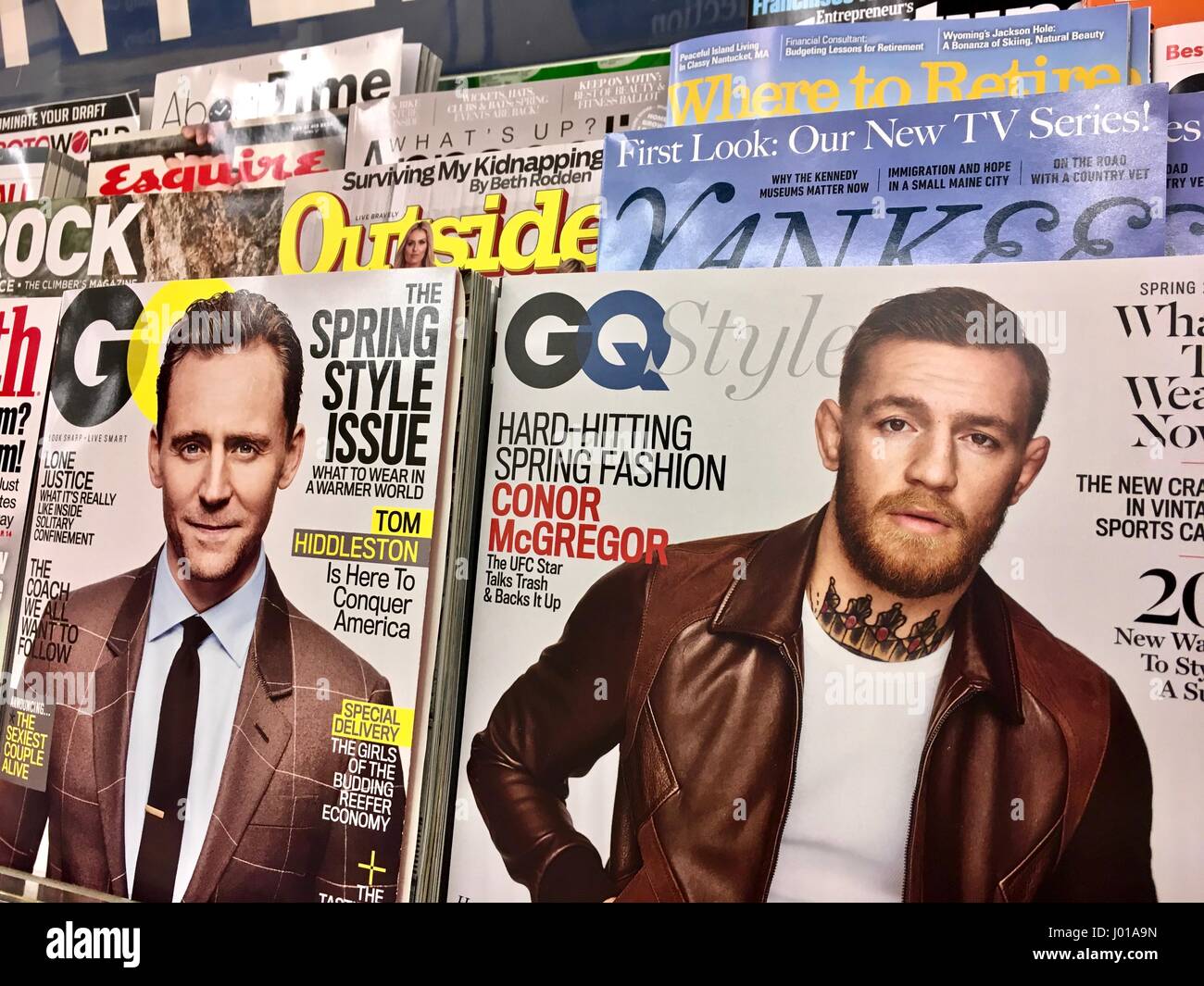 Boutique Magazine ile de la lecture de l'article Banque D'Images