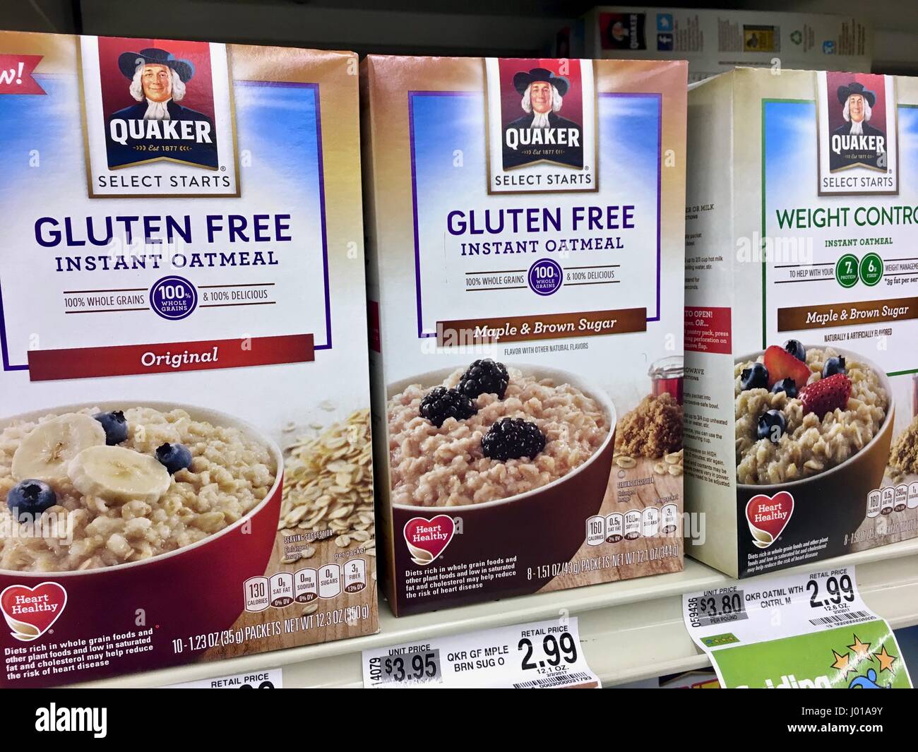 L'avoine Quaker sur étagère du marché alimentaire Banque D'Images