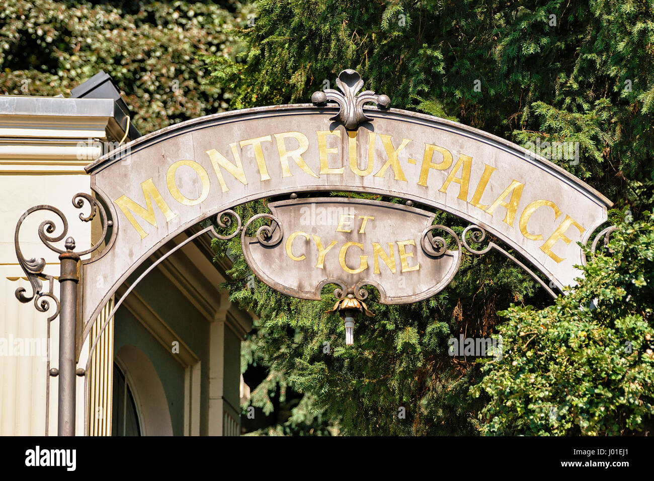 Montreux, Suisse - le 27 août 2016 : porte d'entrée dans un jardin au lac Léman Riviera à Montreux, canton de Vaud, Suisse Banque D'Images