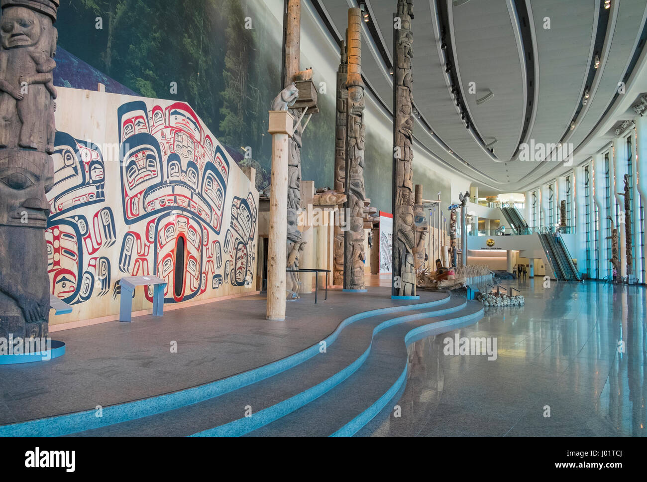 Vue de la partie inférieure de l'atrium Musum d'histoire, autrefois connue comme le Musée canadien des civilisations, conçu par l'architecte canadien Dougl Banque D'Images