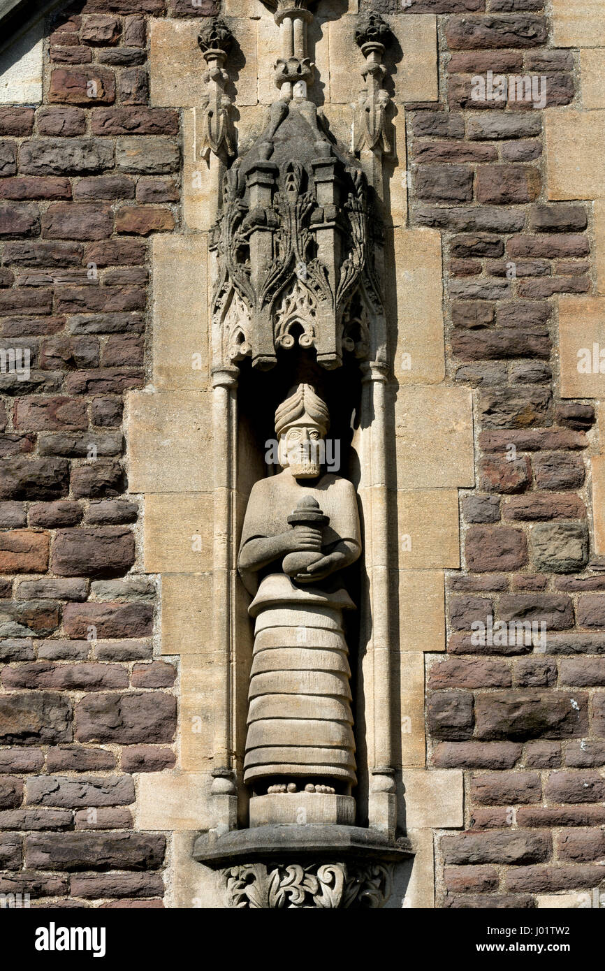 Statue sur la chapelle des Trois Rois de Cologne, John Foster Hospices, Bristol, Royaume-Uni Banque D'Images